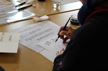 Image for: CAPSULE CRÉATIVE : INITIATION A LA CALLIGRAPHIE